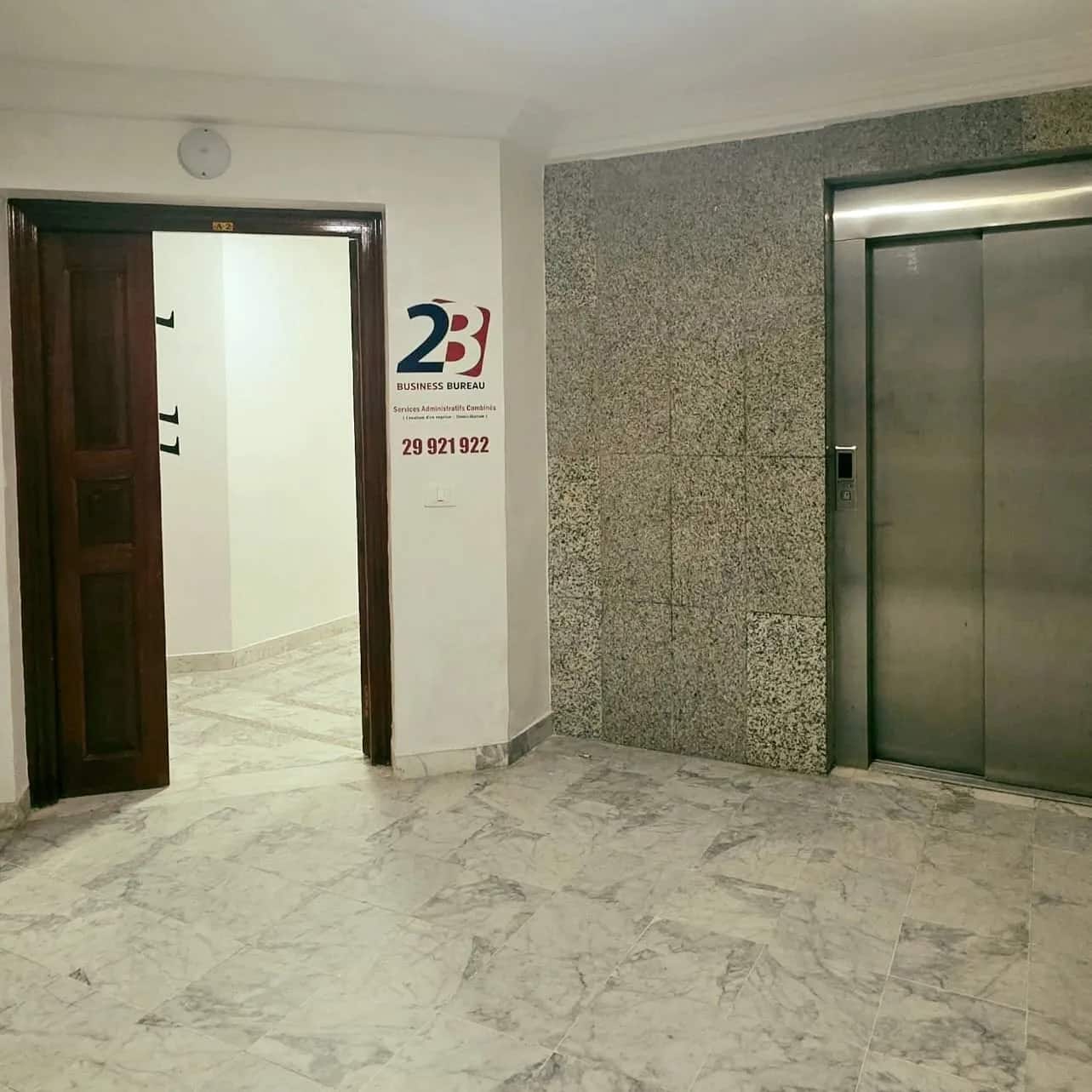 Hall d’entrée du bureau 2B Business Bureau aux Berges du Lac